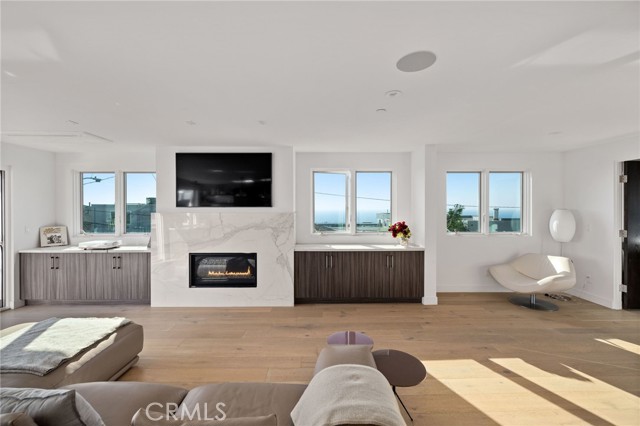 319 34th Place, Manhattan Beach, California 90266, 3 Bedrooms Bedrooms, ,3 BathroomsBathrooms,Residential,Sold,34th,PV21029643