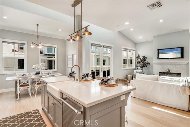 204 Helberta Avenue, Redondo Beach, California 90277, 4 Bedrooms Bedrooms, ,3 BathroomsBathrooms,Residential,Sold,Helberta,PV19210170