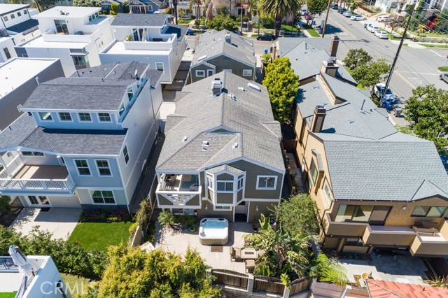 202 Helberta Avenue, Redondo Beach, California 90277, 3 Bedrooms Bedrooms, ,2 BathroomsBathrooms,Residential,Sold,Helberta,SB20063398