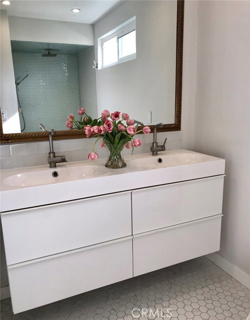 133 1st Street, Manhattan Beach, California 90266, 3 Bedrooms Bedrooms, ,2 BathroomsBathrooms,Residential,Sold,1st,SB20052011