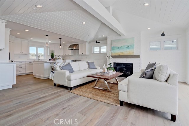 702 Loma Drive, Hermosa Beach, California 90254, 3 Bedrooms Bedrooms, ,3 BathroomsBathrooms,Residential,Sold,Loma,SB18137124
