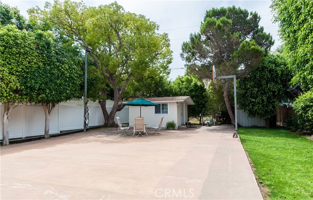 14 x 14 detached room, 