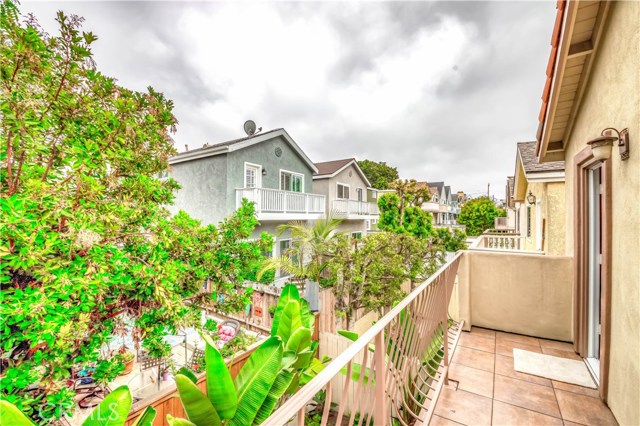 Peaceful & quiet neighborhood view off of rear balcony