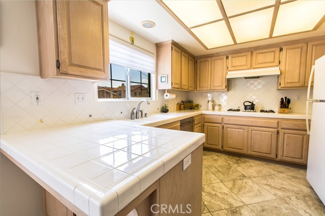 Bright & sunny open kitchen