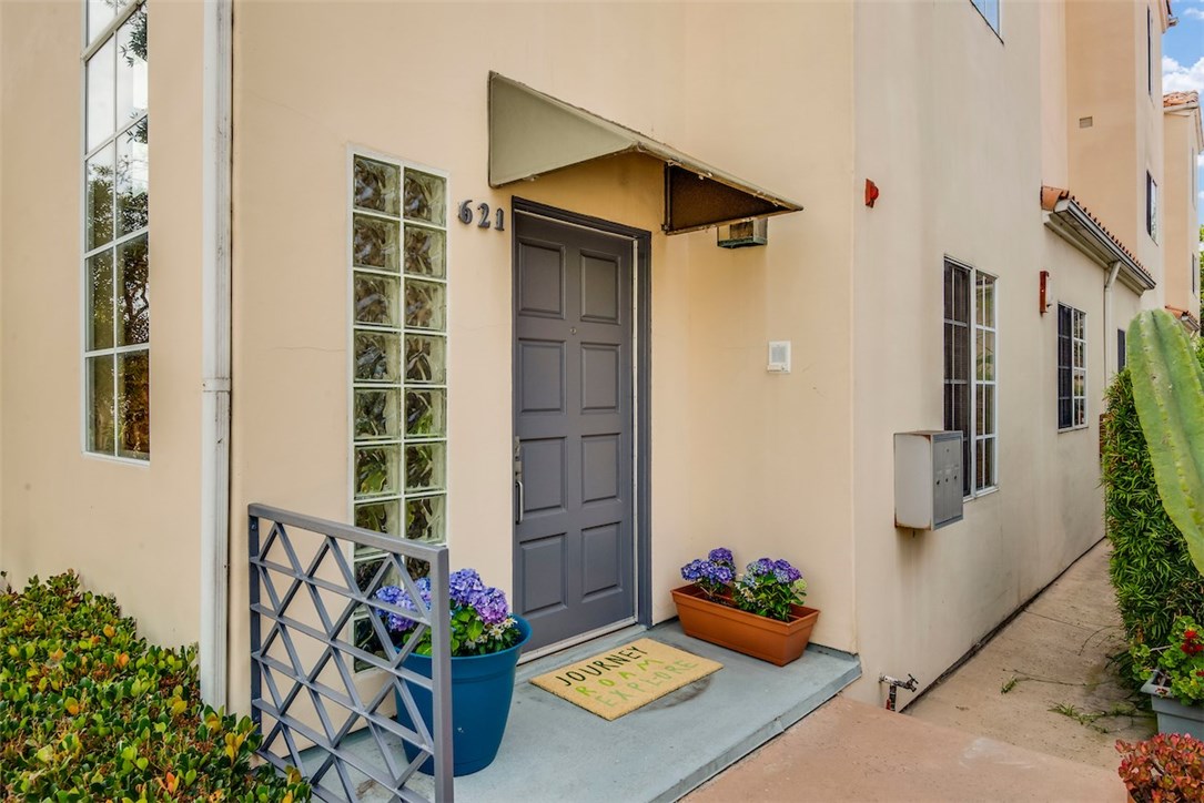 621 9th Street, Hermosa Beach, California 90254, 3 Bedrooms Bedrooms, ,2 BathroomsBathrooms,Residential,Sold,9th,SB18145085