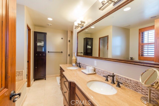 618 Maria Avenue, Redondo Beach, California 90277, 4 Bedrooms Bedrooms, ,2 BathroomsBathrooms,Residential,Sold,Maria,SB17056583