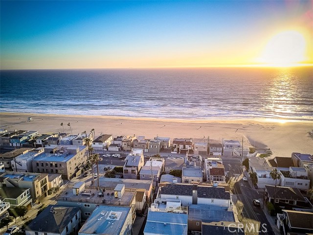 132 35th Place, Hermosa Beach, California 90254, 2 Bedrooms Bedrooms, ,2 BathroomsBathrooms,Residential,Sold,35th,SB19057826