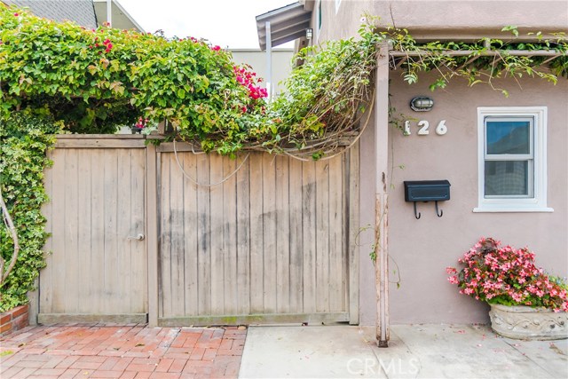 126 8th Street, Hermosa Beach, California 90254, 2 Bedrooms Bedrooms, ,2 BathroomsBathrooms,Residential,Sold,8th,SB18121226