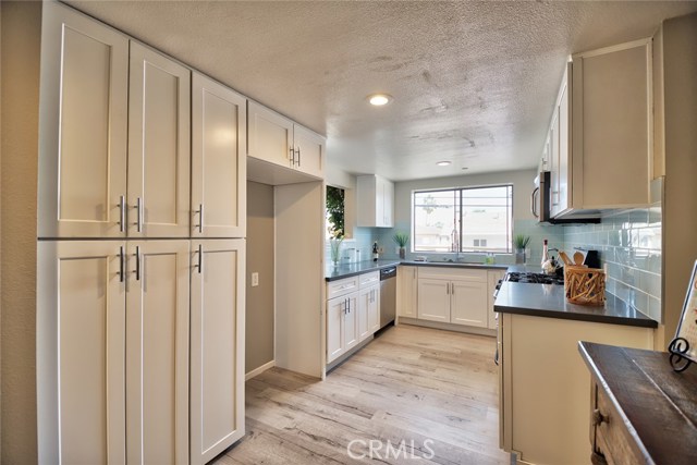 512 Esplanade, Redondo Beach, California 90277, 2 Bedrooms Bedrooms, ,2 BathroomsBathrooms,Residential,Sold,Esplanade,IN17223458