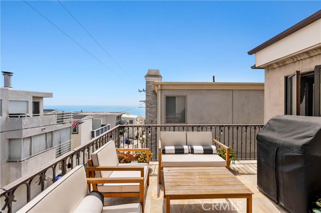 333 21st Place, Manhattan Beach, California 90266, 3 Bedrooms Bedrooms, ,3 BathroomsBathrooms,Residential,Sold,21st,SB21154619