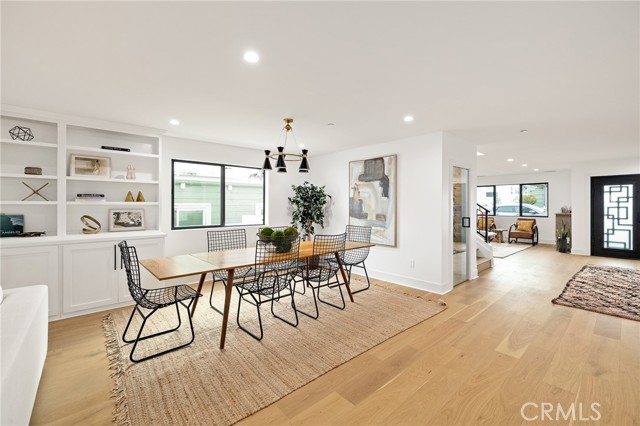 Spacious Dining Area, Versatile Enough For Intimate Famiy Dinners or Grand Scale Entertaining