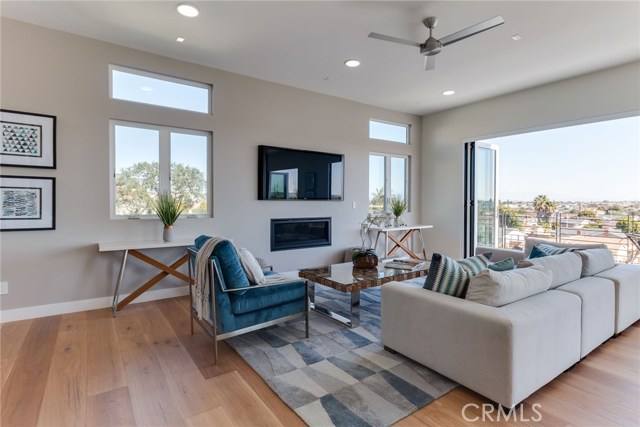 130 Prospect Avenue, Redondo Beach, California 90277, 4 Bedrooms Bedrooms, ,2 BathroomsBathrooms,Residential,Sold,Prospect,SB20026517