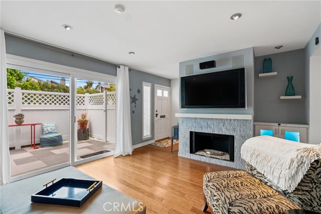 319 Emerald Street, Redondo Beach, California 90277, 2 Bedrooms Bedrooms, ,2 BathroomsBathrooms,Residential,Sold,Emerald,SB21122333