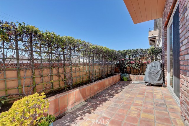 2704 Hermosa Avenue, Hermosa Beach, California 90254, 2 Bedrooms Bedrooms, ,2 BathroomsBathrooms,Residential,Sold,Hermosa,SB19059337