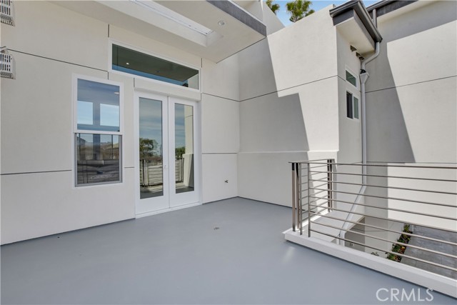 BALCONY 3