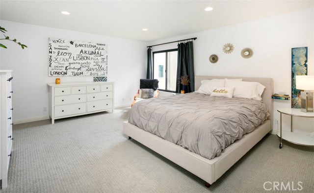 943 1st Street, Hermosa Beach, California 90254, 2 Bedrooms Bedrooms, ,2 BathroomsBathrooms,Residential,Sold,1st,SB17097562