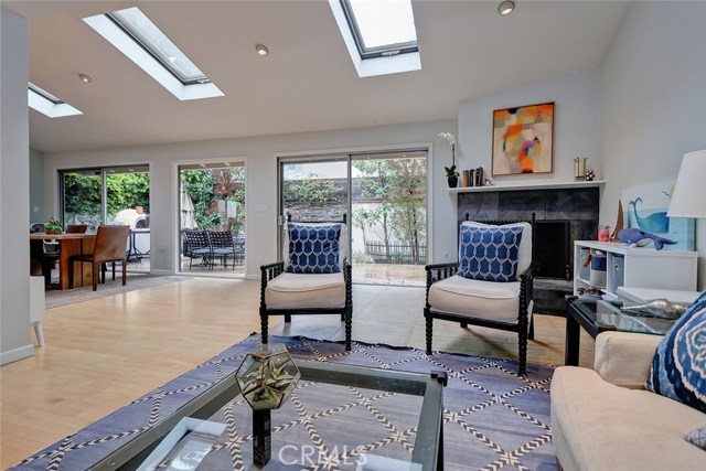 1212 Elm Avenue, Manhattan Beach, California 90266, 3 Bedrooms Bedrooms, ,2 BathroomsBathrooms,Residential,Sold,Elm,SB19051090