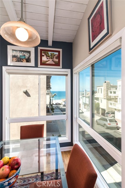 208 21st Street, Manhattan Beach, California 90266, 3 Bedrooms Bedrooms, ,2 BathroomsBathrooms,Residential,Sold,21st,SB19059656