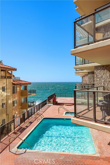 531 Esplanade, Redondo Beach, California 90277, 2 Bedrooms Bedrooms, ,1 BathroomBathrooms,Residential,Sold,Esplanade,SB21049085