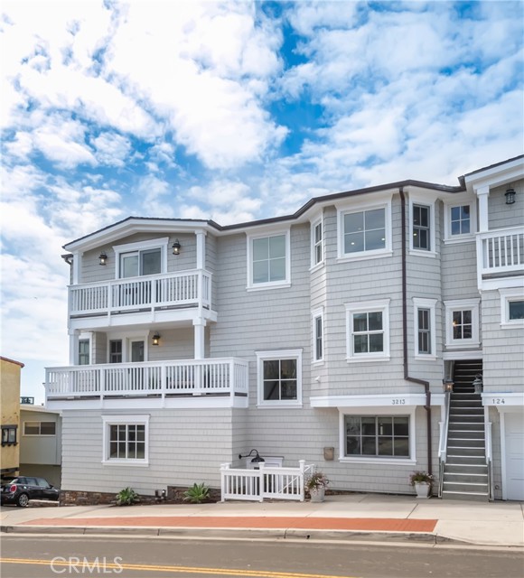 3213 Manhattan Avenue, Manhattan Beach, California 90266, 3 Bedrooms Bedrooms, ,3 BathroomsBathrooms,Residential,Sold,Manhattan,SB21049996