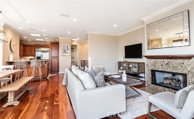 319 24th Street, Manhattan Beach, California 90266, 3 Bedrooms Bedrooms, ,3 BathroomsBathrooms,Residential,Sold,24th,SB21092556