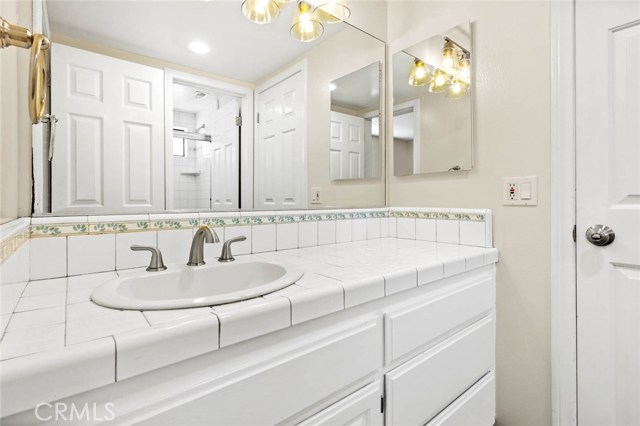 Jack n Jill Bathroom between bedrooms #1 & #2