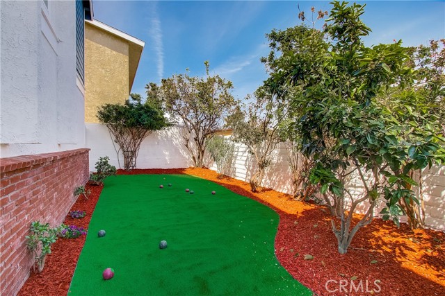 What a great yard space for throwing the ball with your kids or great pet space as well!