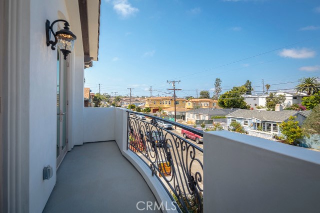 1912 Huntington Lane, Redondo Beach, California 90278, 4 Bedrooms Bedrooms, ,3 BathroomsBathrooms,Residential,Sold,Huntington,PV17228618