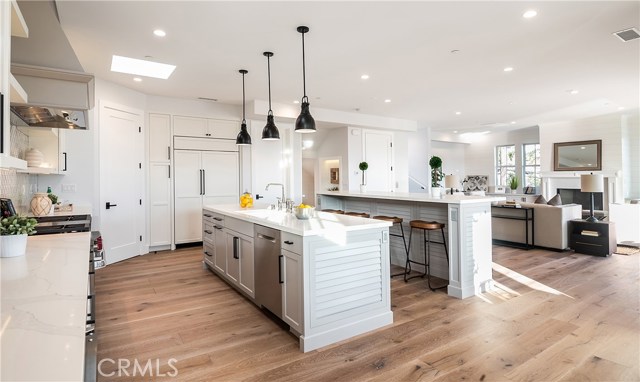 913 5th Street, Hermosa Beach, California 90254, 4 Bedrooms Bedrooms, ,3 BathroomsBathrooms,Residential,Sold,5th,SB19171700