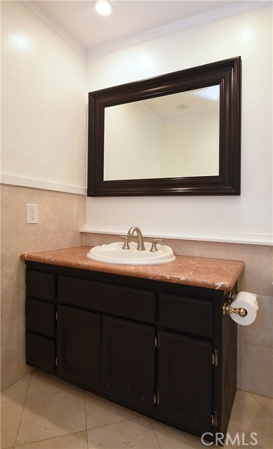 Full bathroom vanity