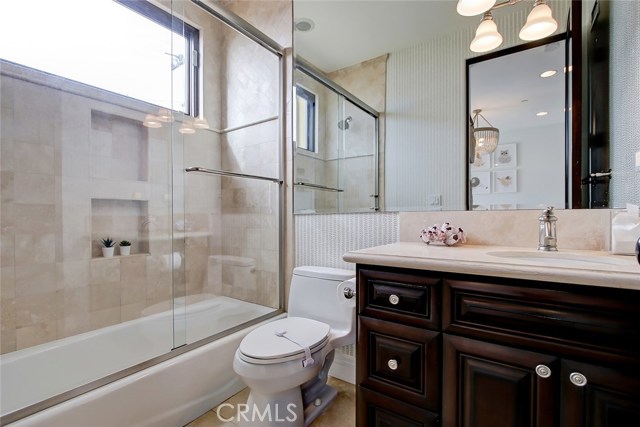 320 33rd Place, Manhattan Beach, California 90266, 3 Bedrooms Bedrooms, ,3 BathroomsBathrooms,Residential,Sold,33rd,SB21043576