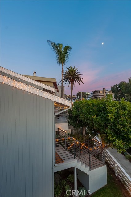201 24th Street, Hermosa Beach, California 90254, 3 Bedrooms Bedrooms, ,2 BathroomsBathrooms,Residential,Sold,24th,SB17267233