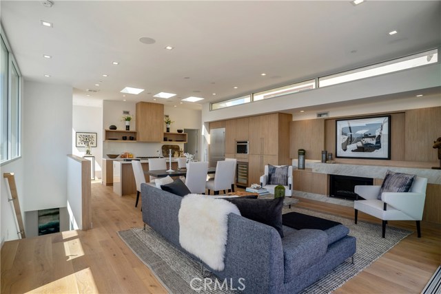 131 2nd Street, Hermosa Beach, California 90254, 4 Bedrooms Bedrooms, ,4 BathroomsBathrooms,Residential,Sold,2nd,SB19073645