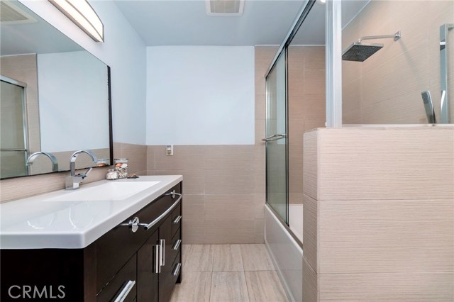 635 Prospect Avenue, Redondo Beach, California 90277, 3 Bedrooms Bedrooms, ,2 BathroomsBathrooms,Residential,Sold,Prospect,SB20111745