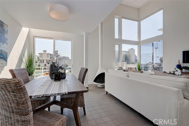 323 29th Street, Manhattan Beach, California 90266, 4 Bedrooms Bedrooms, ,3 BathroomsBathrooms,Residential,Sold,29th,SB19246067