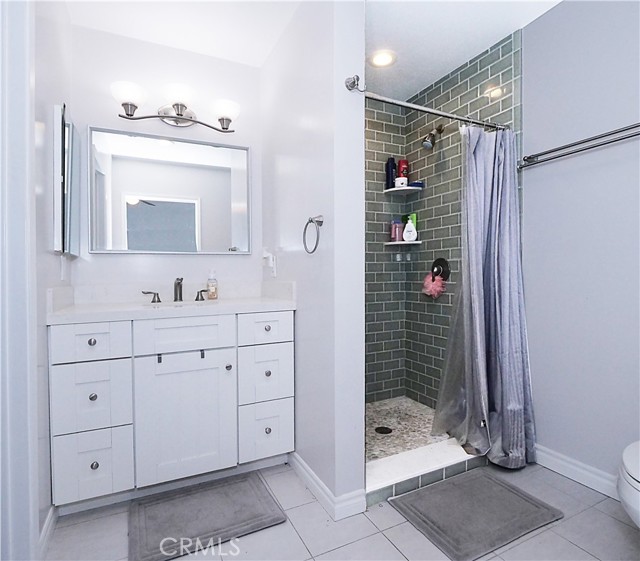 Primary bedroom bathroom.