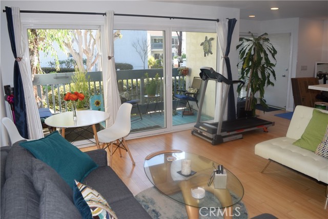615 Prospect Avenue, Redondo Beach, California 90277, 2 Bedrooms Bedrooms, ,2 BathroomsBathrooms,Residential,Sold,Prospect,SB21030784