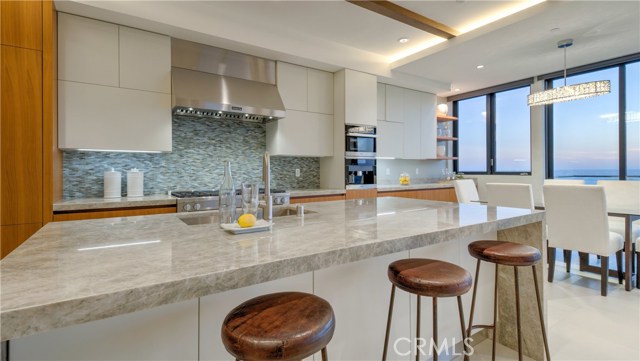 1000 Esplanade, Redondo Beach, California 90277, 3 Bedrooms Bedrooms, ,3 BathroomsBathrooms,Residential,Sold,Esplanade,SB17089223