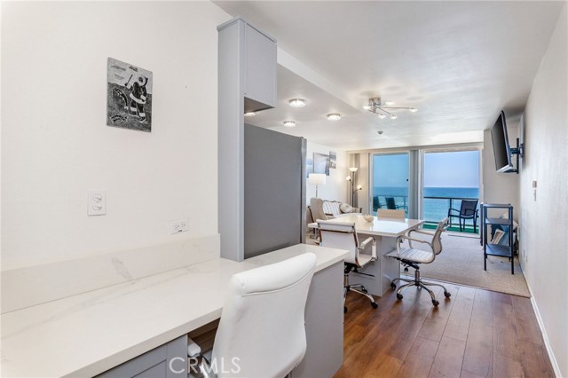 615 Esplanade, Redondo Beach, California 90277, 1 Bedroom Bedrooms, ,1 BathroomBathrooms,Residential,Sold,Esplanade,SB20161337