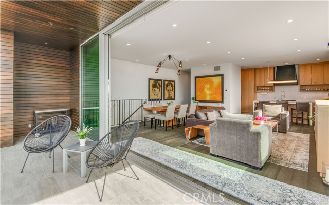 218 1st Place, Manhattan Beach, California 90266, 3 Bedrooms Bedrooms, ,3 BathroomsBathrooms,Residential,Sold,1st,PV21075886