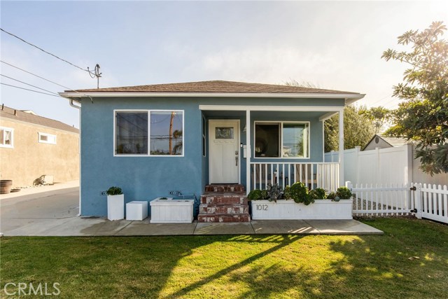 1012 Avenue C, Redondo Beach, California 90277, 4 Bedrooms Bedrooms, ,2 BathroomsBathrooms,Residential,Sold,Avenue C,SB19263287