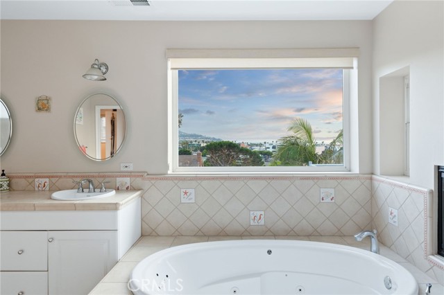 323 Avenue G, Redondo Beach, California 90277, 4 Bedrooms Bedrooms, ,1 BathroomBathrooms,Residential,Sold,Avenue G,PV21158630