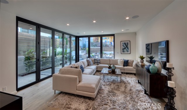 246 30th Street, Hermosa Beach, California 90254, 4 Bedrooms Bedrooms, ,4 BathroomsBathrooms,Residential,Sold,30th,SB19212204