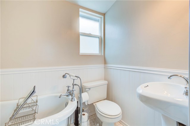 1236 3rd Street, Hermosa Beach, California 90254, 2 Bedrooms Bedrooms, ,Residential,Sold,3rd,SB19113677