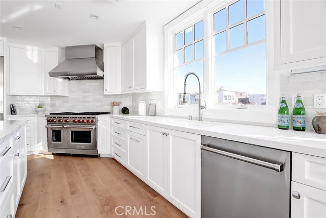 2204 Alma Avenue, Manhattan Beach, California 90266, 4 Bedrooms Bedrooms, ,3 BathroomsBathrooms,Residential,Sold,Alma,SB19265065