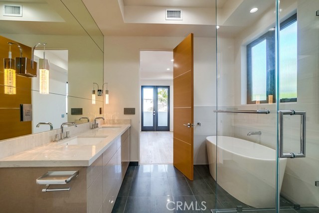 521 Helberta Avenue, Redondo Beach, California 90277, 4 Bedrooms Bedrooms, ,3 BathroomsBathrooms,Residential,Sold,Helberta,SB19088015