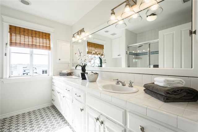 742 27th Street, Manhattan Beach, California 90266, 4 Bedrooms Bedrooms, ,3 BathroomsBathrooms,Residential,Sold,27th,SB19194302