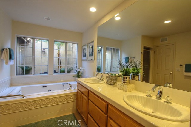 3 Cambridge, Manhattan Beach, California 90266, 4 Bedrooms Bedrooms, ,2 BathroomsBathrooms,Residential,Sold,Cambridge,PW18003520