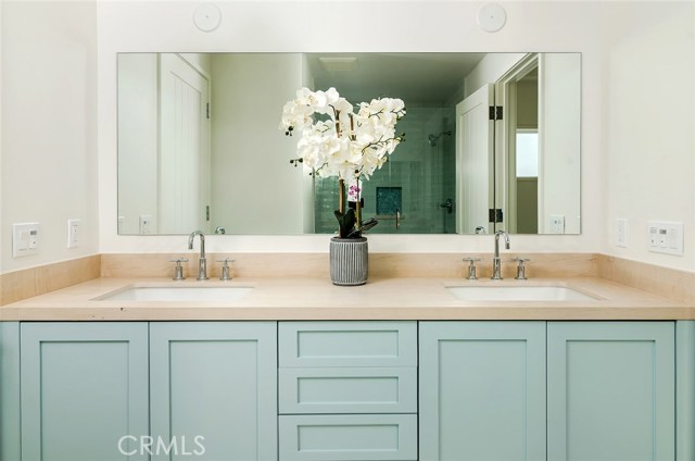 1121 Manhattan Ave, Hermosa Beach, California 90254, 4 Bedrooms Bedrooms, ,2 BathroomsBathrooms,Residential,Sold,Manhattan Ave,SB18116434