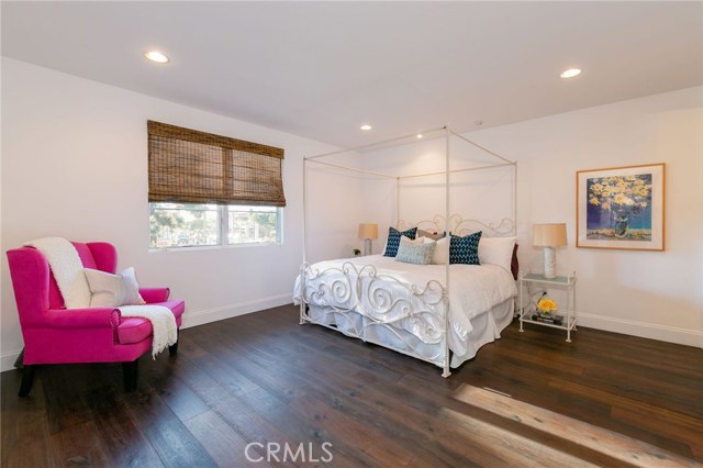 Spacious master bedroom with 2 closets